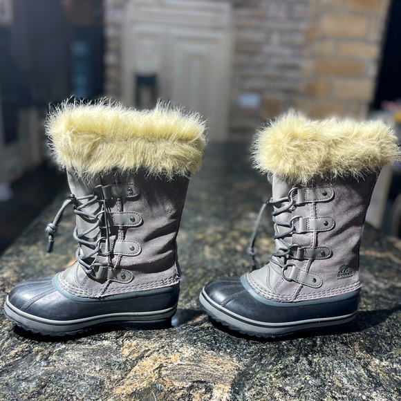 Sorel winter boots grey kids with fur Joan of Arctic size 2 (little kids unisex) - Picture 1 of 6